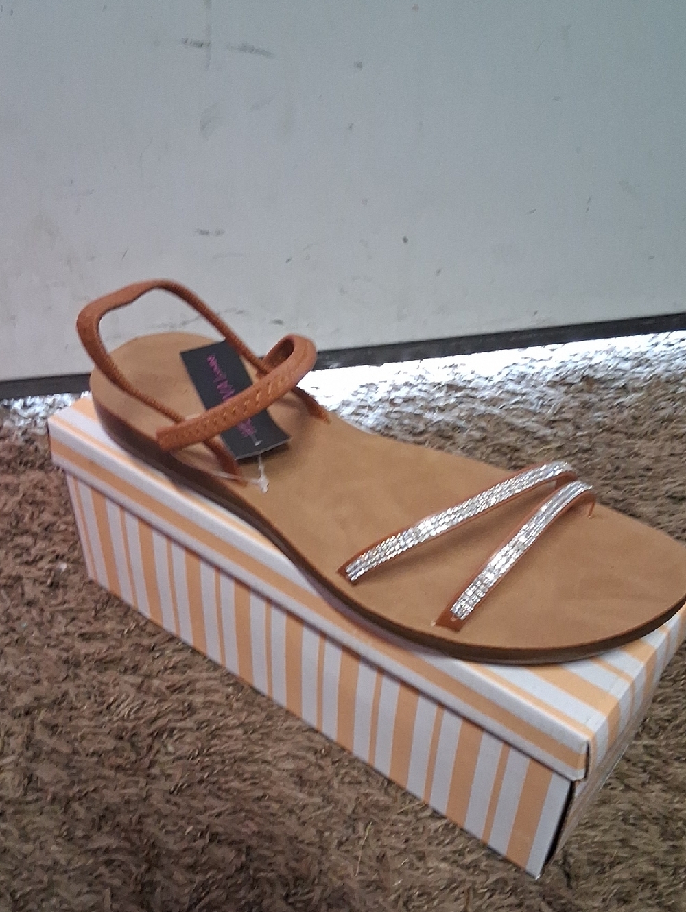 Women’s Wild Diva Lounge Tan Slingback Sandals with Metallic Accent Size 10
